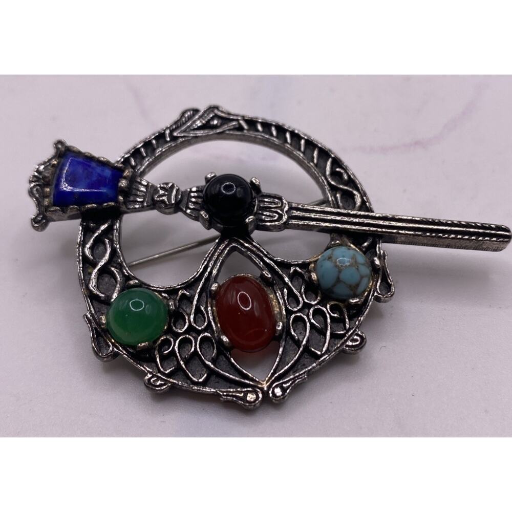 VINTAGE SCOTTISH CELTIC KILT SHAWL AGATE CABOCHON BROOCH PIN MIRACLE SIGNED
